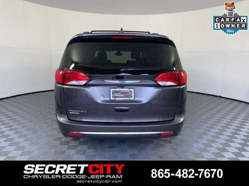 Used 2017 Chrysler Pacifica Touring-L Plus w/ Tire & Wheel Group FWD image 6