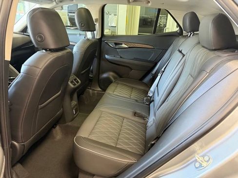 Used 2023 Buick Envision Avenir AWD/4WD image 31