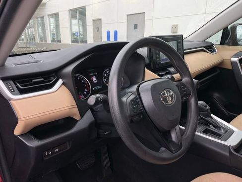 Used 2019 Toyota RAV4 LE image 28