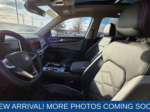 Used 2024 Volkswagen Atlas Peak Edition SE image 11