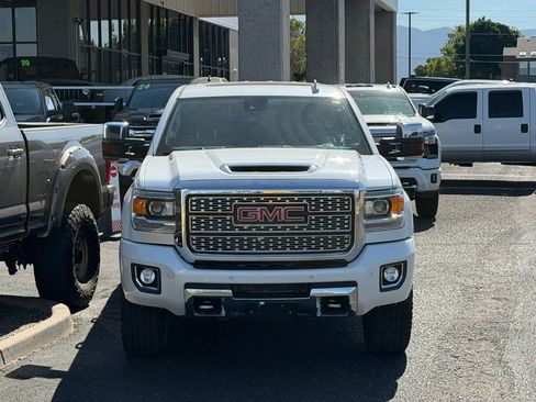 Used 2018 GMC Sierra 2500 Denali w/ Duramax Plus Package AWD/4WD image 34