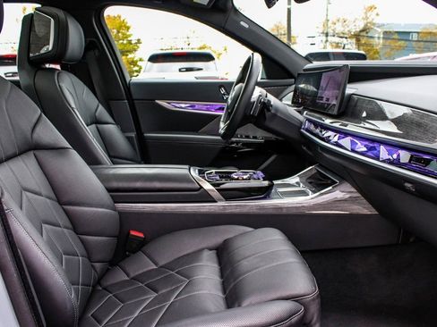 Used 2025 BMW 740i xDrive image 44