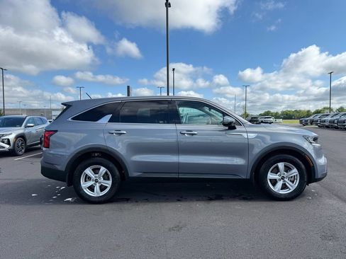 Used 2023 Kia Sorento LX FWD image 4