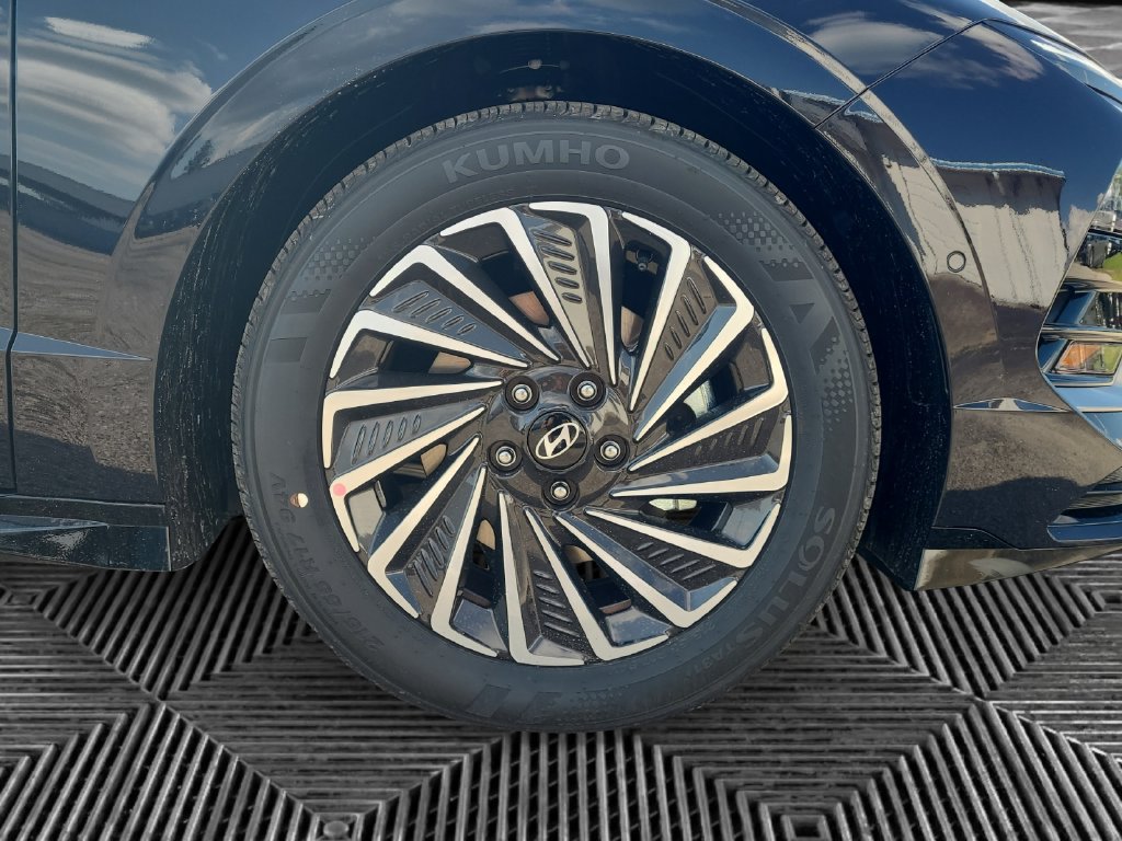 New 2026 Hyundai Sonata Limited FWD image 16