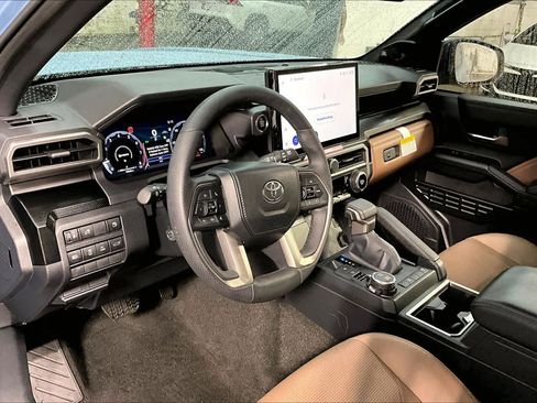 Used 2025 Toyota 4Runner Limited AWD/4WD image 18