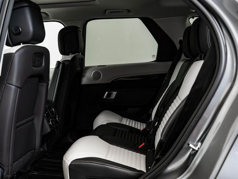 New 2026 Land Rover Discovery S image 46