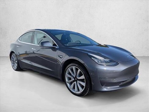 Used 2020 Tesla Model 3 Standard Range Plus image 3