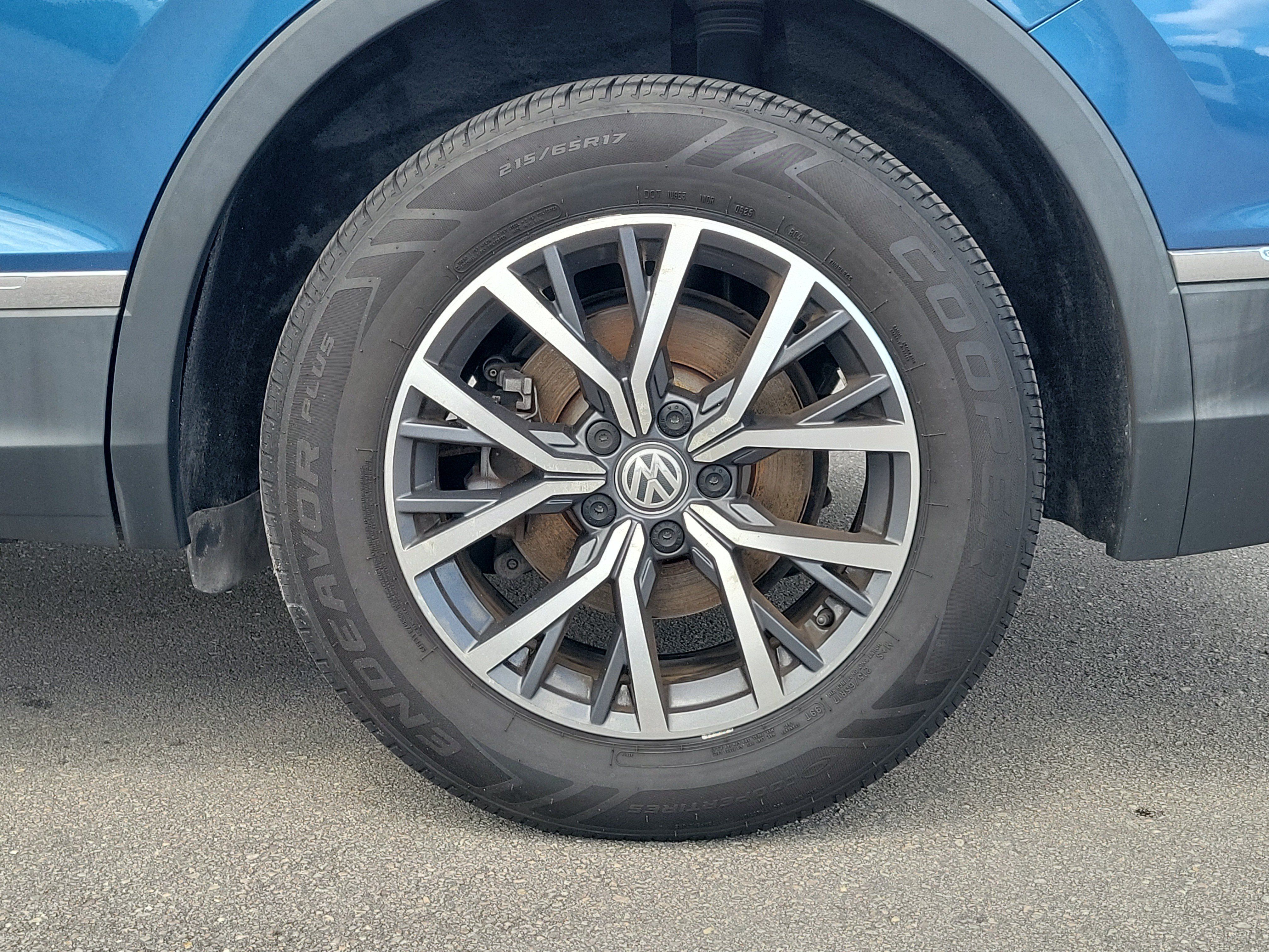 Used 2020 Volkswagen Tiguan SE w/ Panoramic Sunroof Package FWD image 9