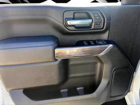 Used 2020 Chevrolet Silverado 2500 LTZ w/ LTZ Plus Package image 18