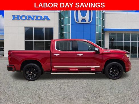 Used 2025 Chevrolet Silverado 1500 High Country w/ Technology Package AWD/4WD image 2