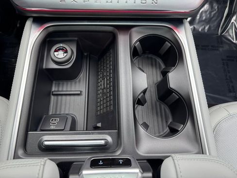 New 2025 Ford Expedition Platinum w/ Driver's Package image 18