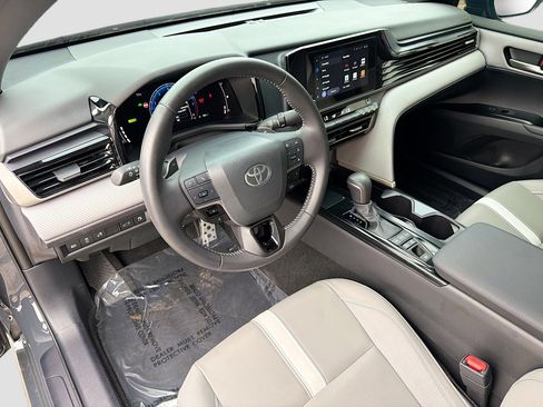 Used 2025 Toyota Camry SE image 24