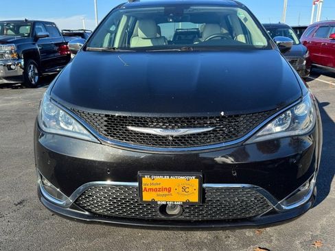 Used 2017 Chrysler Pacifica Limited w/ UConnect Theater Package image 9