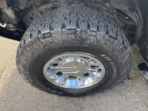 Used 2004 HUMMER H2 w/ Preferred Equipment Group image 22