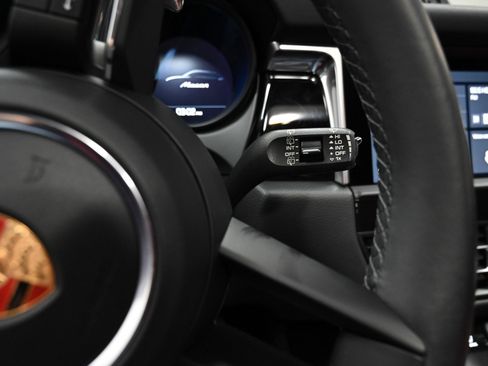 Used 2023 Porsche Macan image 40