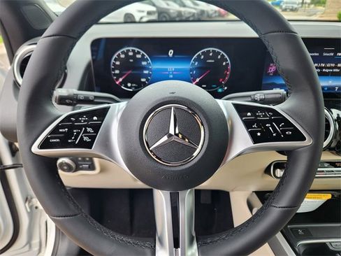 Certified 2025 Mercedes-Benz GLB 250 4MATIC image 19
