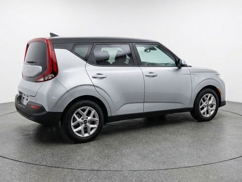 Used 2025 Kia Soul LX w/ LX Technology Package FWD image 9
