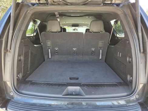 Used 2021 Chevrolet Suburban LT RWD image 18