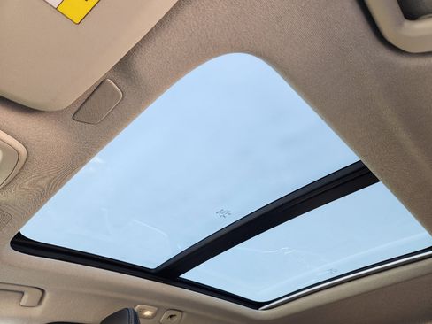 Used 2025 Volvo XC40 B5 Core image 25