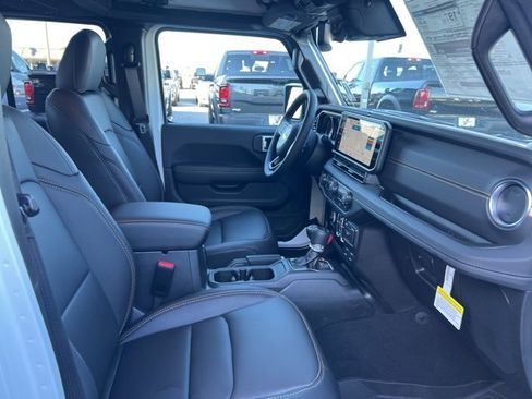 New 2025 Jeep Gladiator Sport S image 13