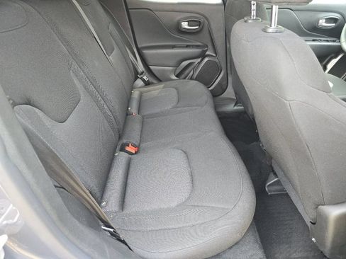 Used 2023 Jeep Renegade Latitude AWD/4WD image 17