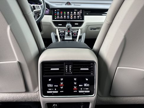 Used 2022 Porsche Cayenne image 25
