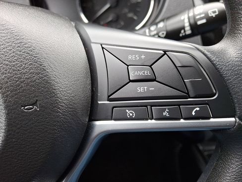 Used 2020 Nissan Rogue Sport S image 19