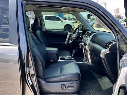 Used 2018 Toyota 4Runner SR5 Premium RWD image 5