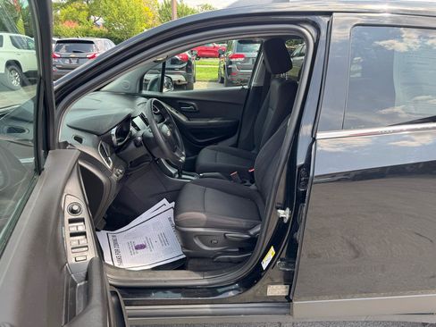 Used 2017 Chevrolet Trax LT FWD image 12