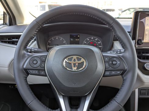 Used 2023 Toyota Corolla Cross LE AWD/4WD image 16