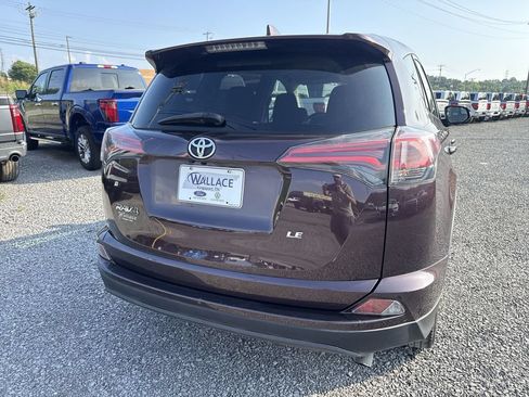 Used 2018 Toyota RAV4 LE FWD image 5