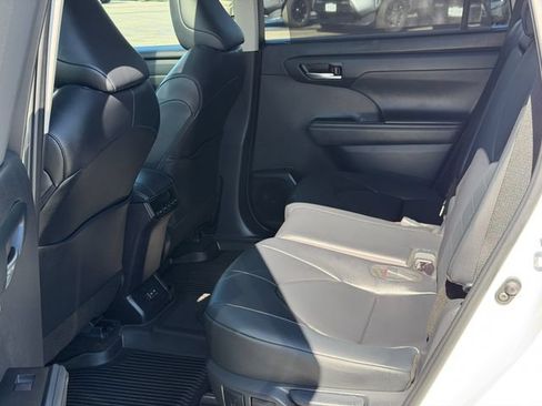 Used 2026 Toyota Highlander XLE AWD/4WD image 19