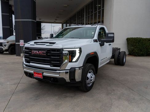 New 2026 GMC Sierra 3500 Pro image 3