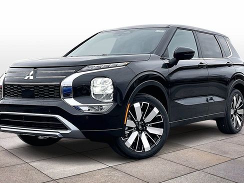 New 2025 Mitsubishi Outlander SE image 2