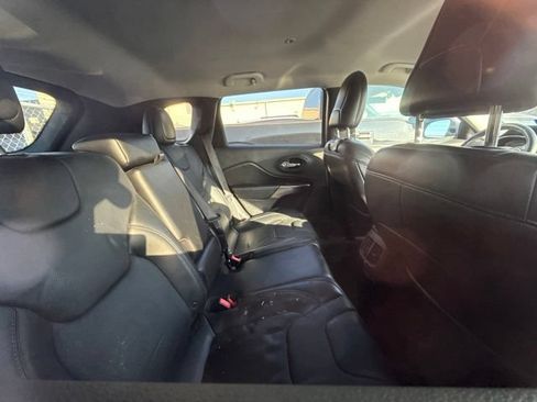 Used 2019 Jeep Cherokee Limited FWD image 5
