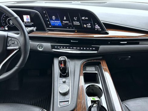 Used 2021 Cadillac Escalade Premium Luxury w/ Performance Package image 18