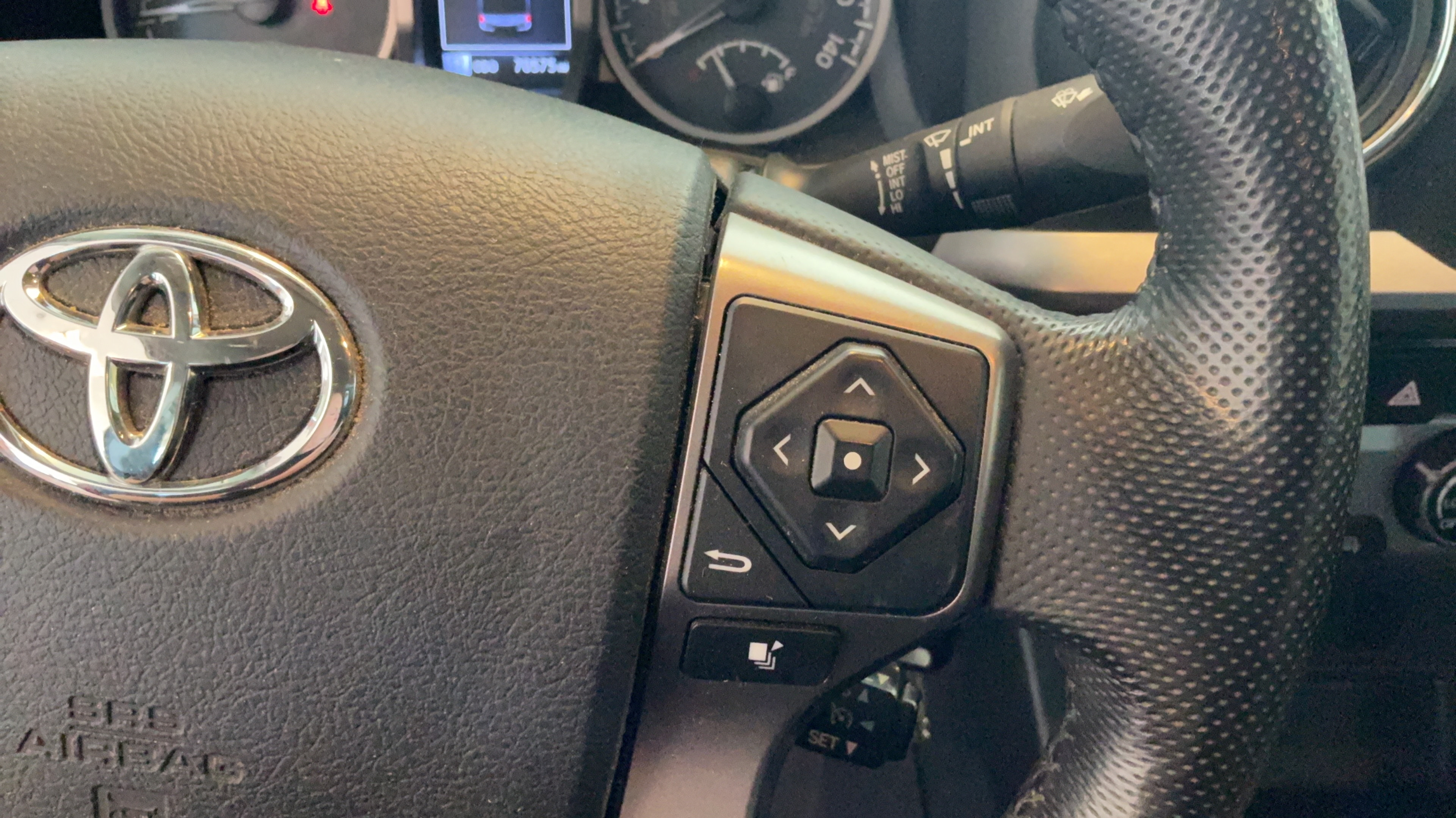Used 2016 Toyota Tacoma SR5 w/ SR5 Appearance Package (SN) RWD image 12