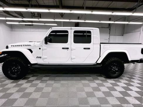 Used 2025 Jeep Gladiator Sport AWD/4WD image 14