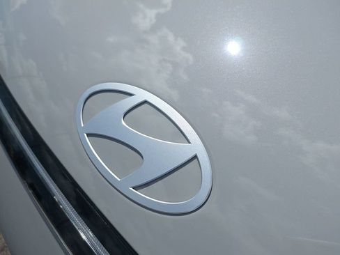 New 2027 Hyundai Kona SE FWD image 13