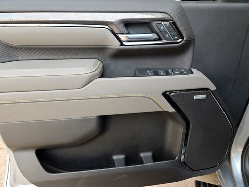 Used 2025 Chevrolet Silverado 2500 ZR2 w/ Technology Package image 30