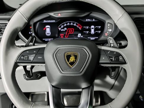Used 2022 Lamborghini Urus AWD/4WD image 26