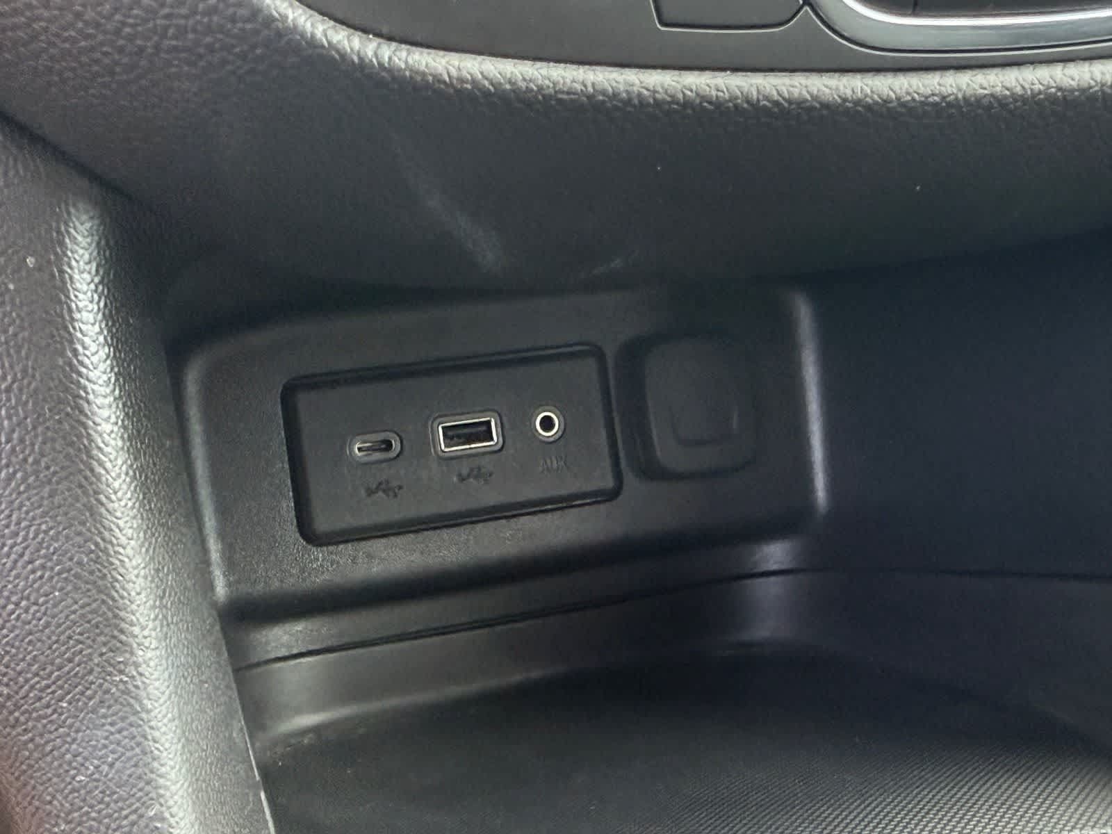 Used 2023 Chevrolet Equinox LT FWD image 23