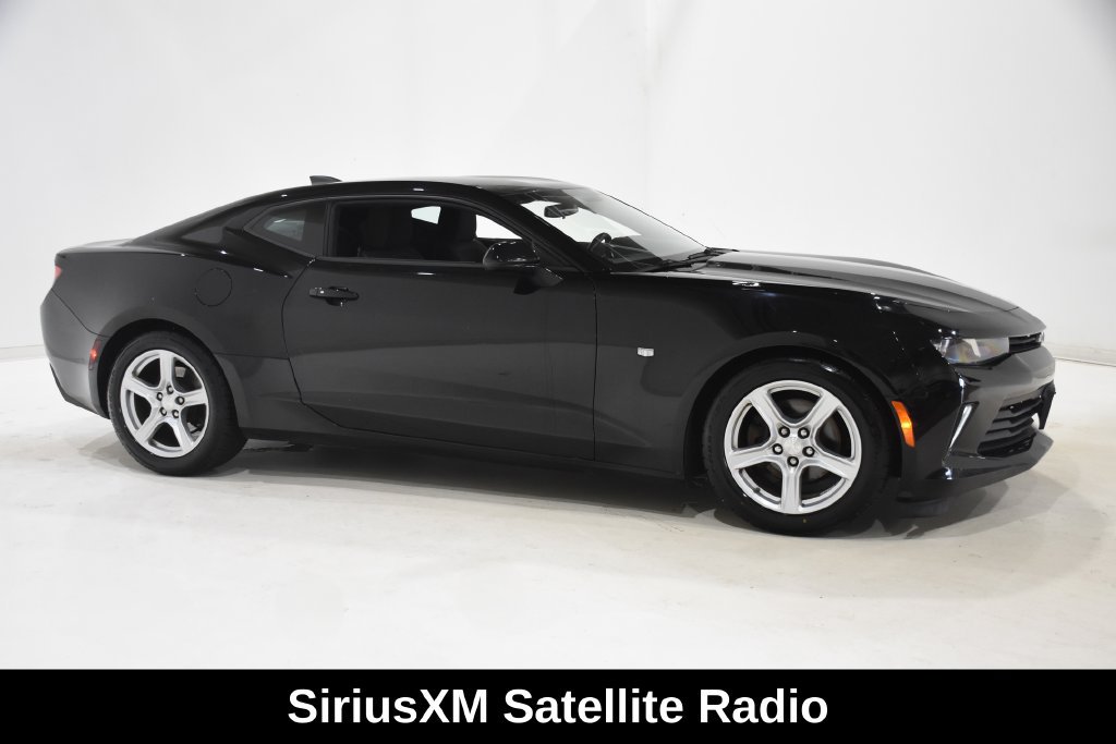 Used 2016 Chevrolet Camaro LT w/ Technology Package RWD image 3