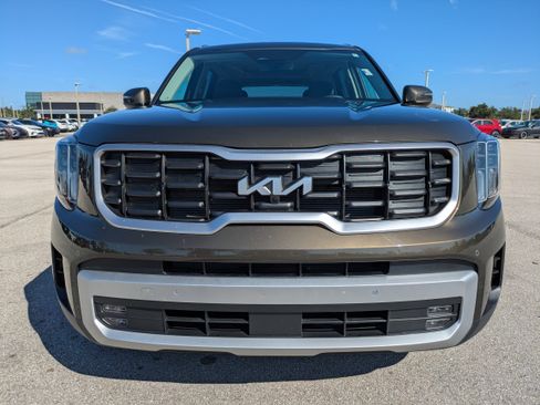 Used 2025 Kia Telluride SX w/ SX Captain's Chair Package FWD image 9