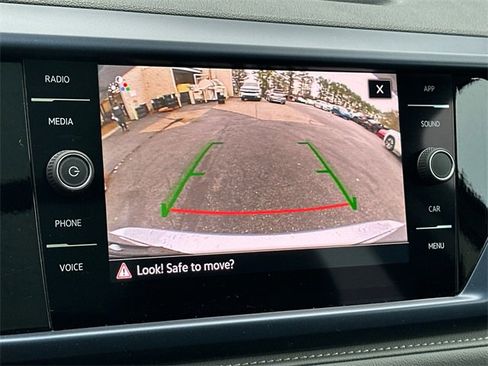 Certified 2024 Volkswagen Taos SE image 30