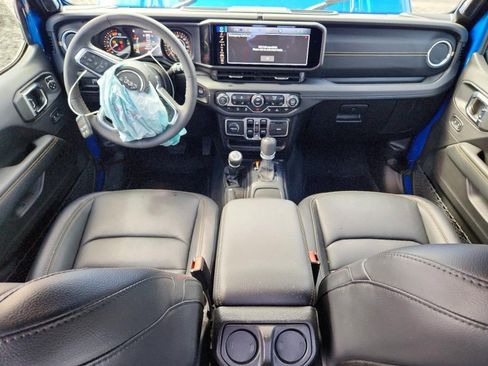 Used 2025 Jeep Wrangler Unlimited Sahara image 7