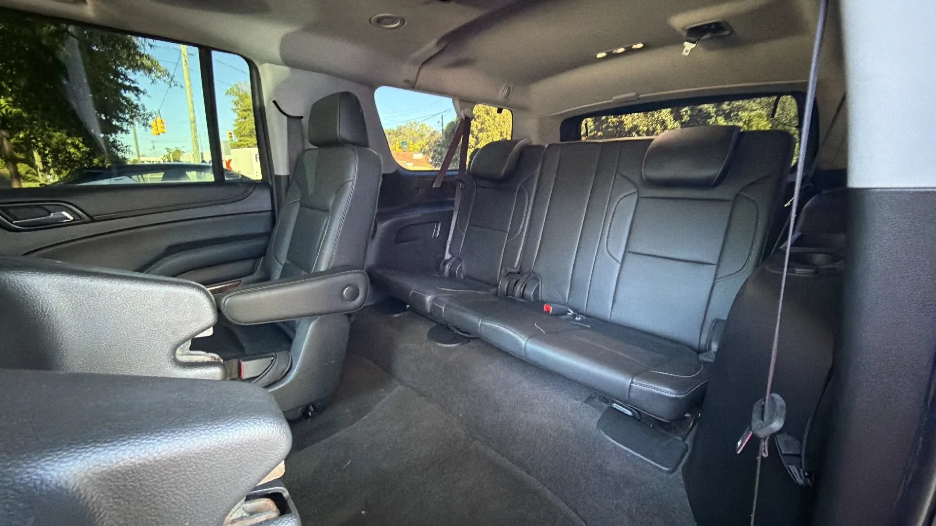 Used 2015 Chevrolet Suburban LT RWD image 26