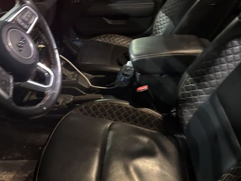 Used 2022 Jeep Wrangler Unlimited Sahara image 8