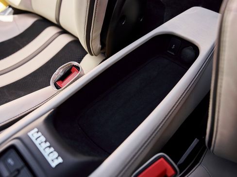 Used 2022 Ferrari F8 Tributo image 64