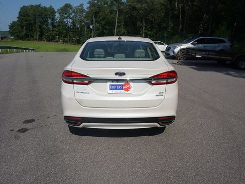 Used 2017 Ford Fusion SE FWD image 19